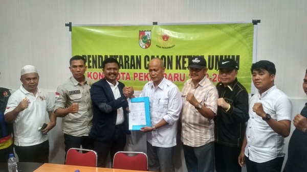 Bakal calon ketua KONI Pekanbaru, M Yasir daftarkan diri ke TPP, Senin (28/3/2022).